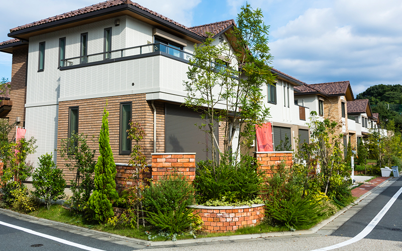 神奈川県横浜市青葉区の外壁塗装、屋根工事専門の株式会社丸親が提案するブロック塀やお庭の囲い、エクステリア施工
