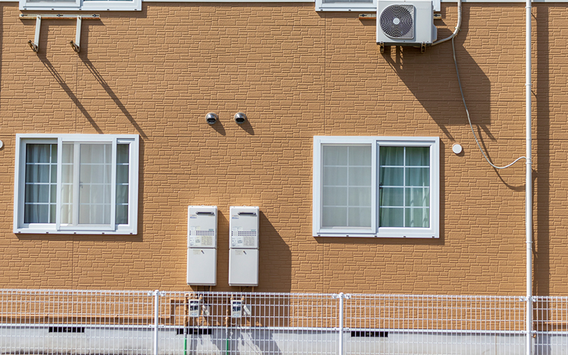 神奈川県横浜市青葉区の外壁塗装、屋根工事専門の株式会社丸親が提案する隣地との境界フェンスのエクステリア施工